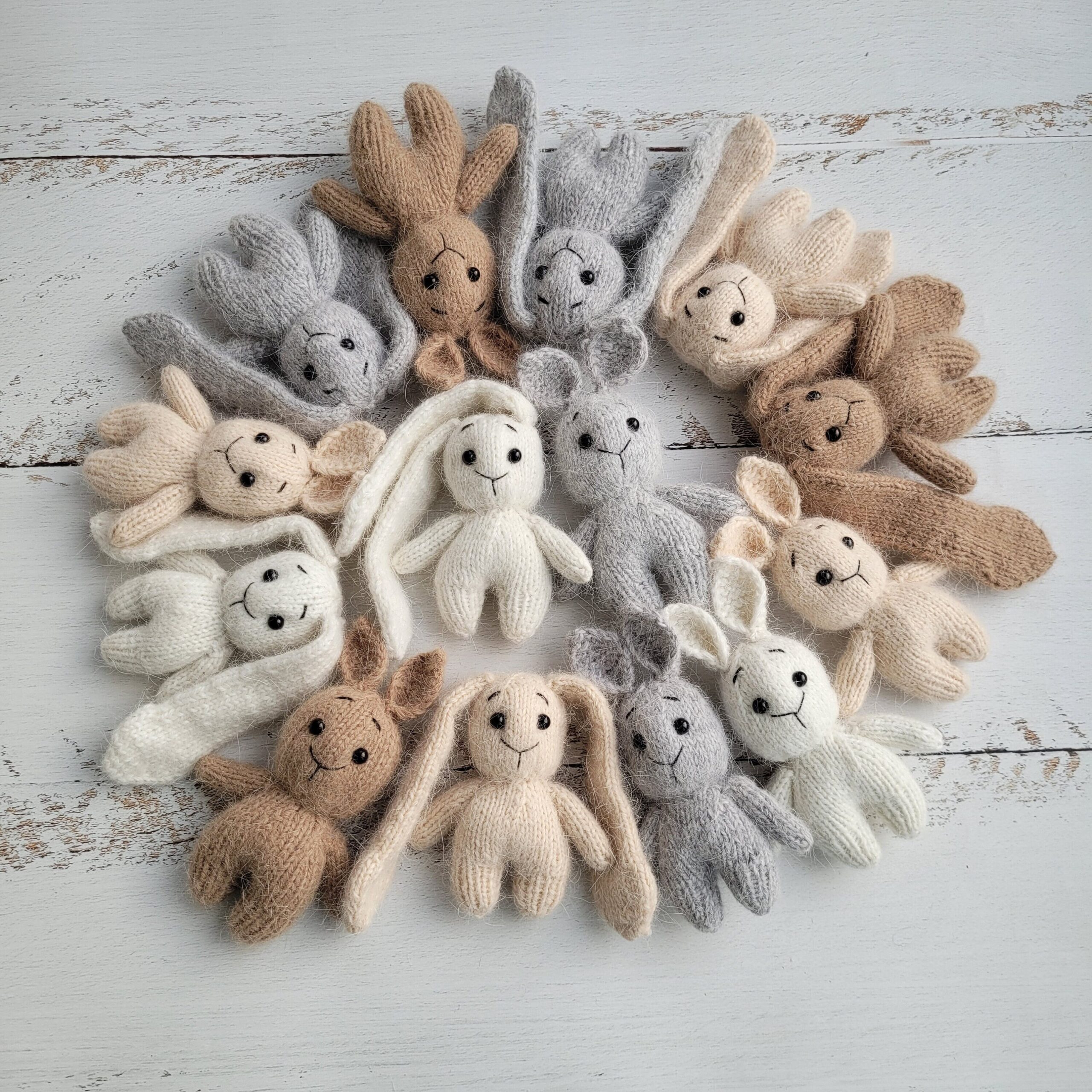 Tiny knitted bunnies. Stuffed toy. Newborn photo props.