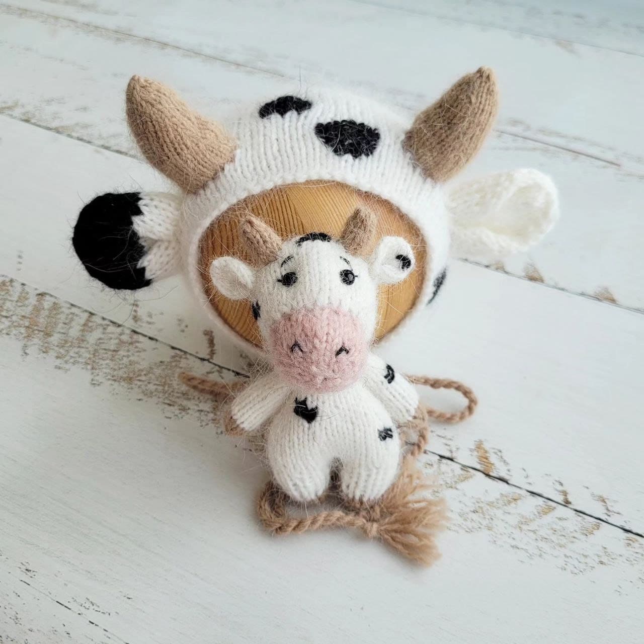 Newborn Cow Bonnet and Stuffed Toy: Hand-Knitted Photo Prop - Image 2