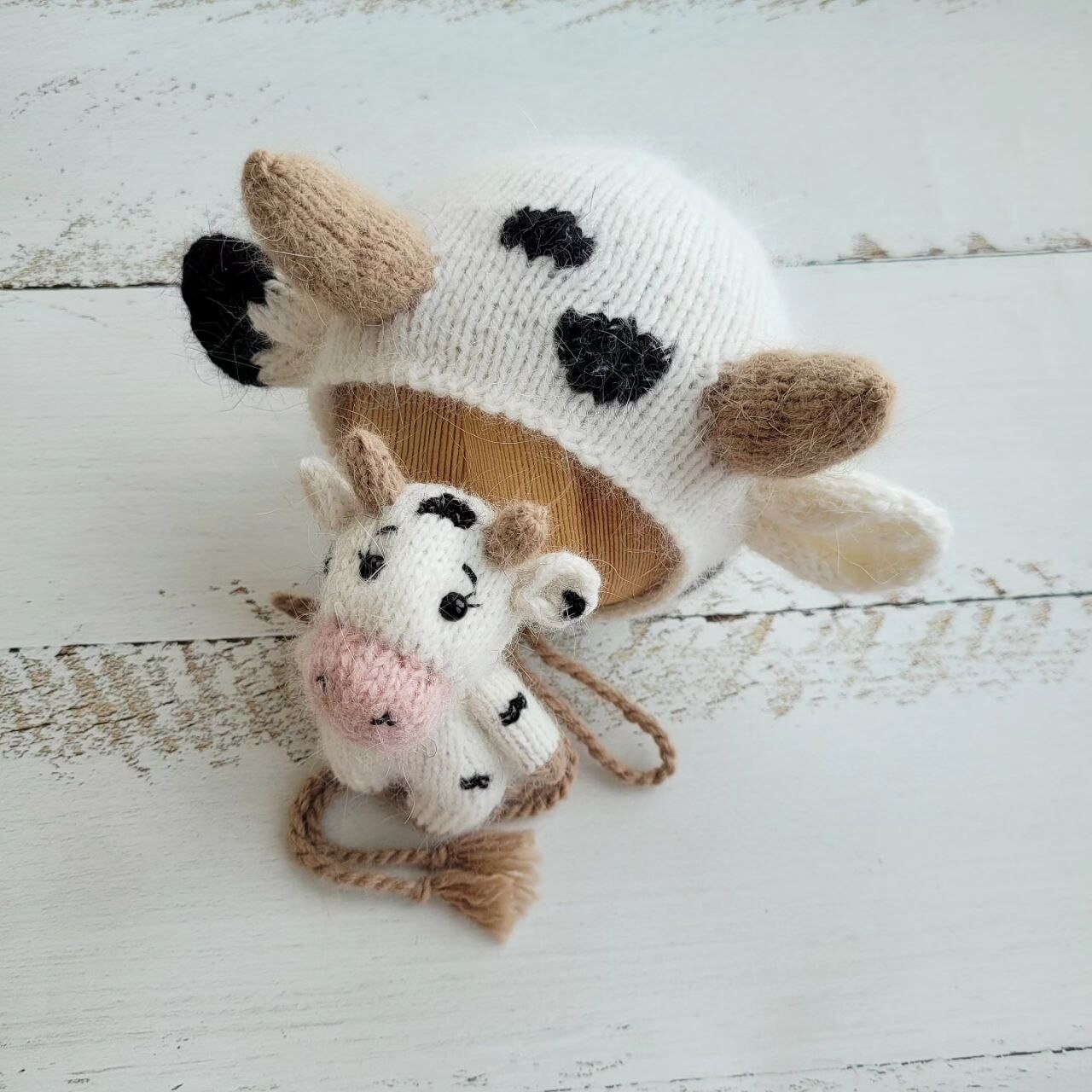 Newborn Cow Bonnet and Stuffed Toy: Hand-Knitted Photo Prop - Image 4