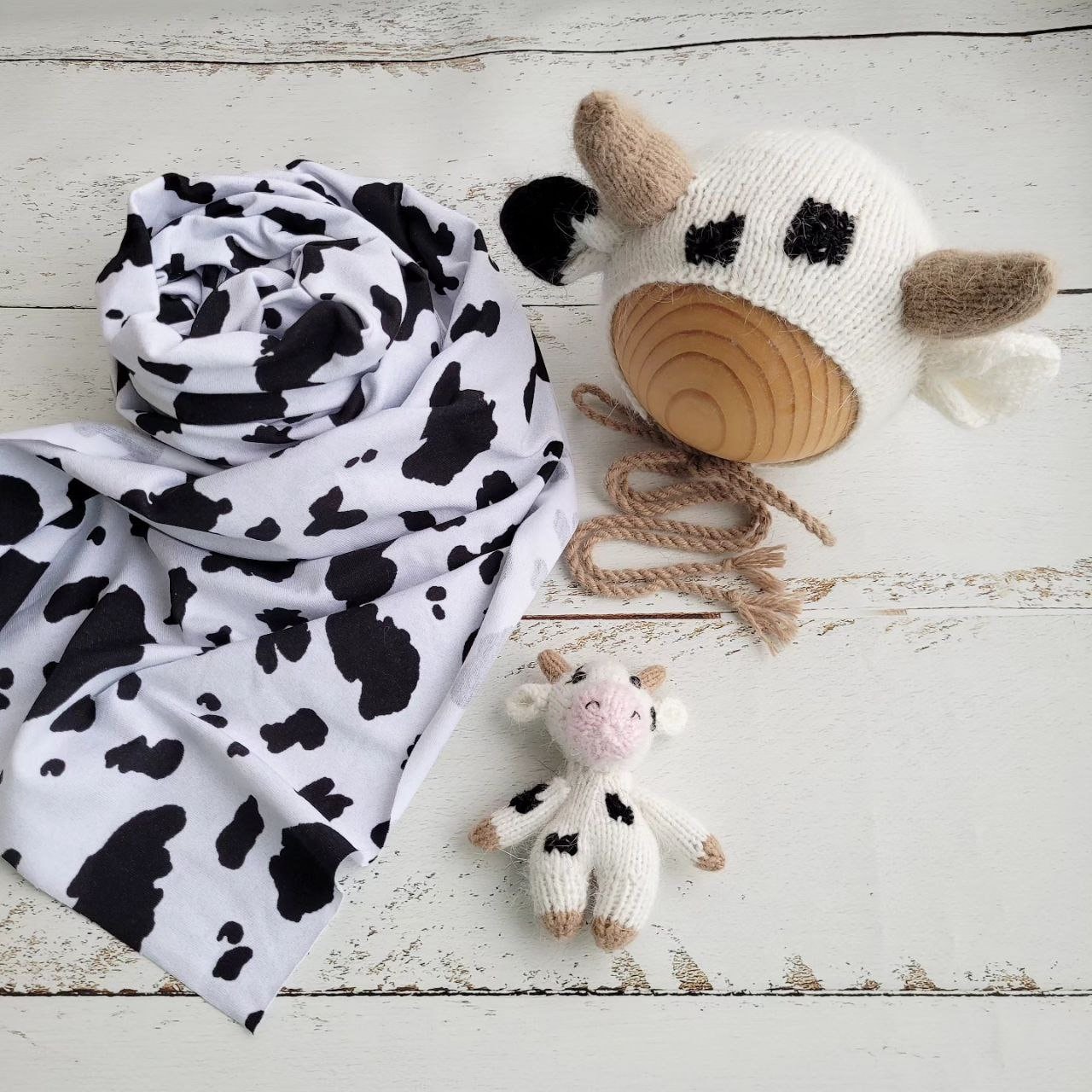 Newborn Cow Bonnet and Stuffed Toy: Hand-Knitted Photo Prop - Image 3