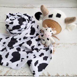 Newborn Cow Bonnet and Stuffed Toy: Hand-Knitted Photo Prop