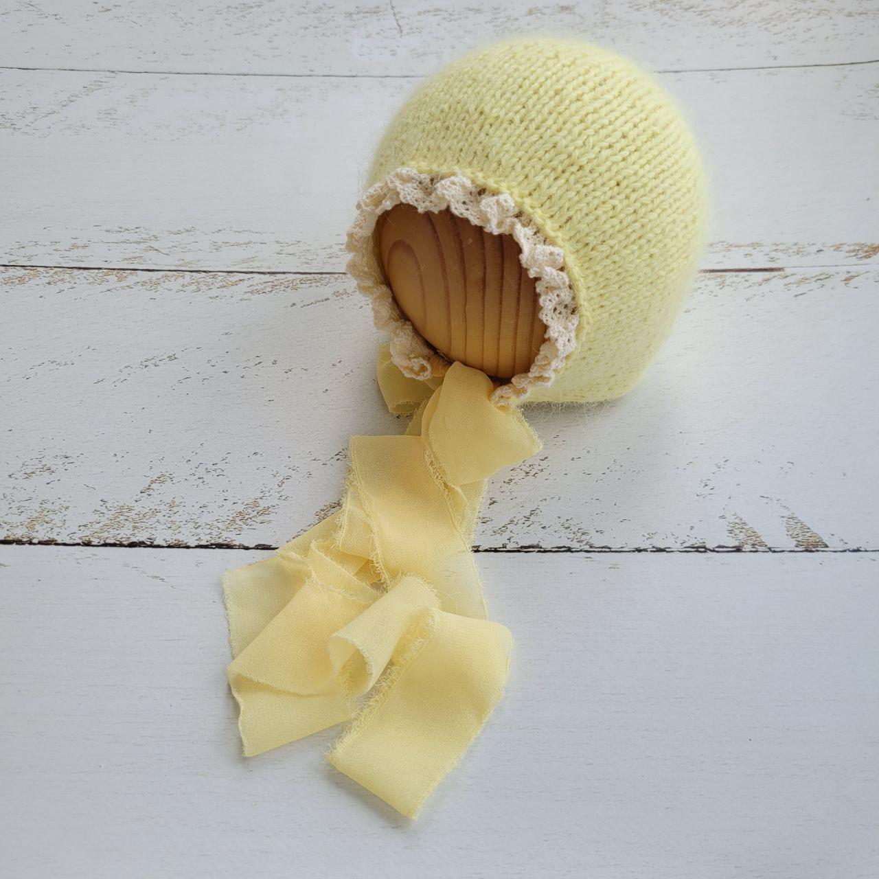 Bonnet with ribbons and lace/ Newborn photo props - Image 7