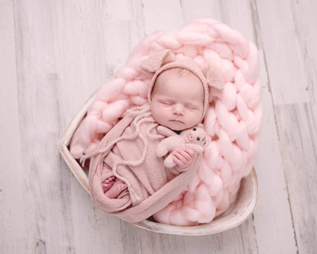 Newborn Pig Photo Prop Set: Hand-Knitted Bonnet, Romper, Wrap & Toy - Image 5