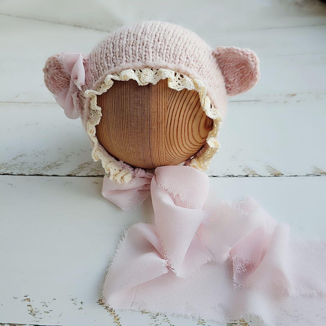 Bear Newborn hat with lace and ribbons / Newborn photo props, animal hats - Image 3