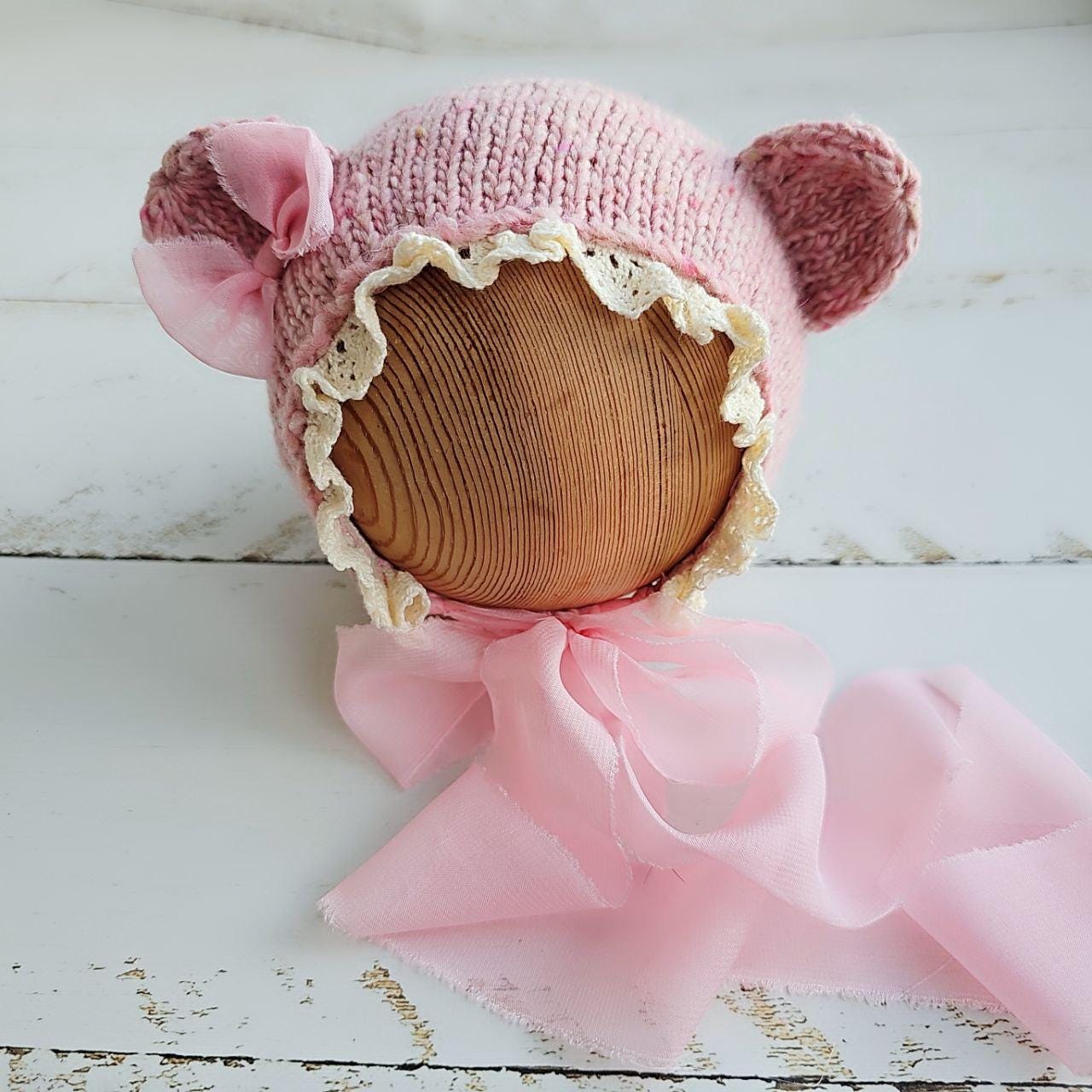 Bear Newborn hat with lace and ribbons / Newborn photo props, animal hats - Image 2