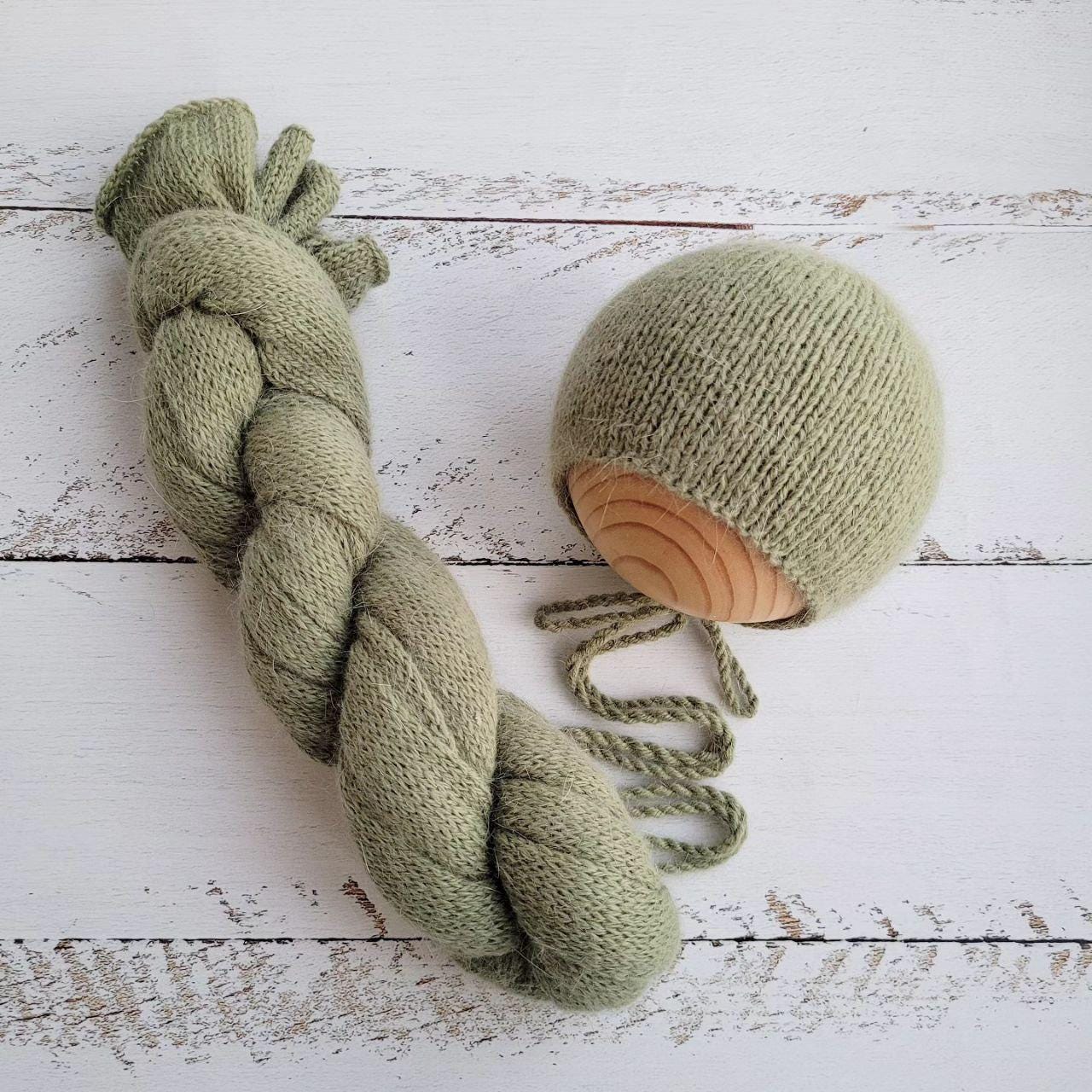 Fuzzy newborn bonnet and wrap / Newborn photo props - Image 8