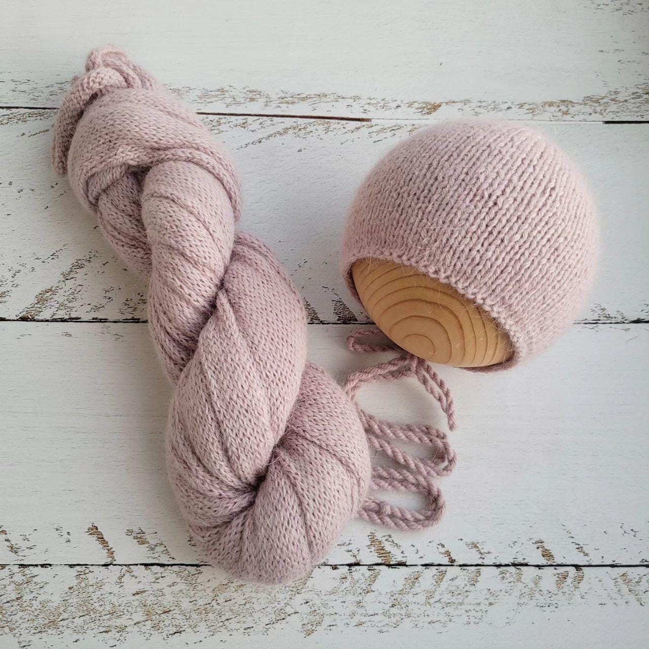Fuzzy newborn bonnet and wrap / Newborn photo props - Image 5