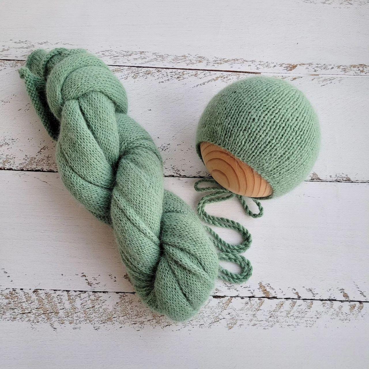 Fuzzy newborn bonnet and wrap / Newborn photo props - Image 9