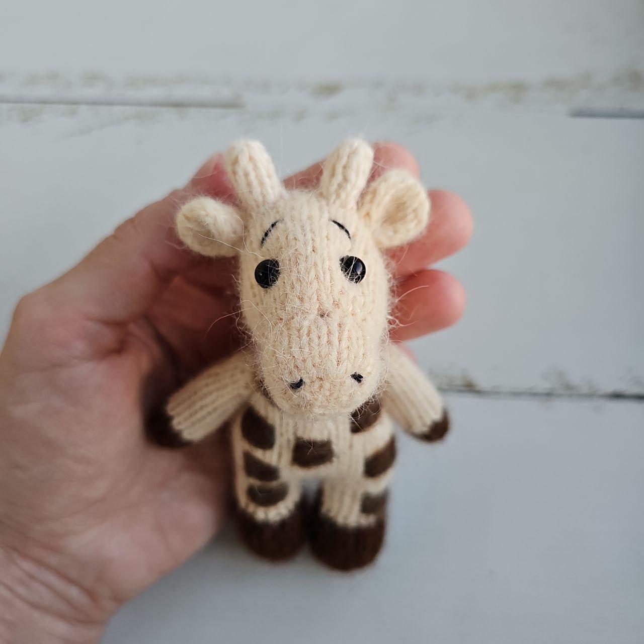 Newborn Giraffe and bonnet, Stuffed animal toy. Newborn photo props - Image 2